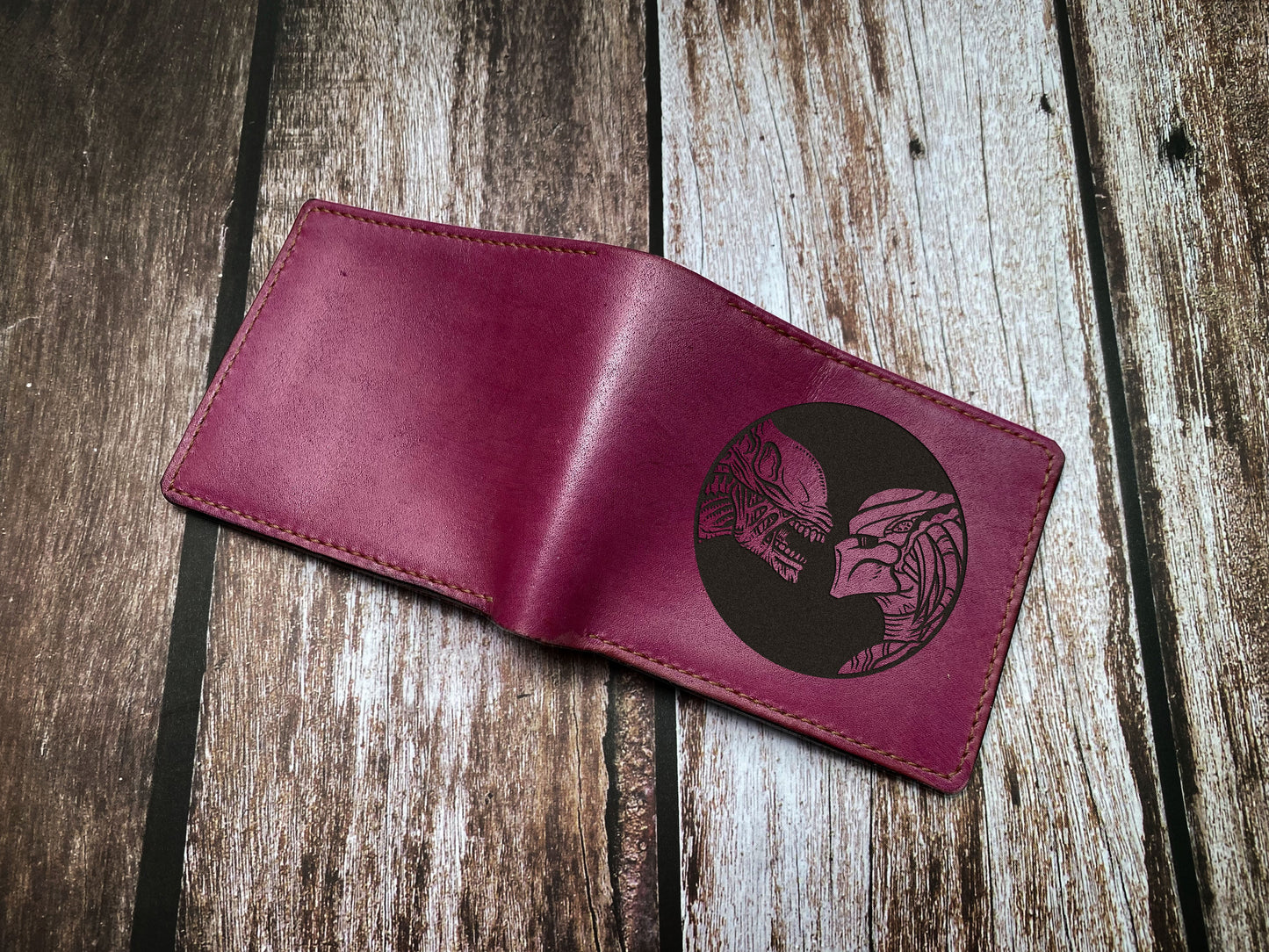 Predator Alien symbol wallet, Xenomorph monster horror men's wallet, custom engraving wallet for husband, boyfriend