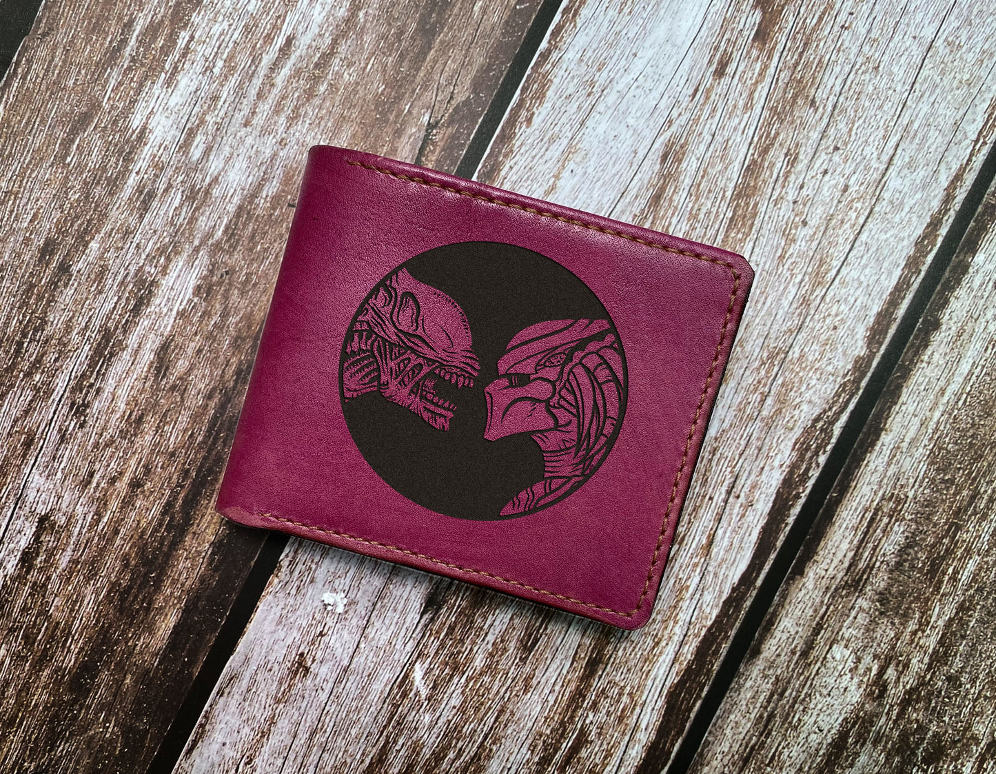 Predator Alien symbol wallet, Xenomorph monster horror men's wallet, custom engraving wallet for husband, boyfriend
