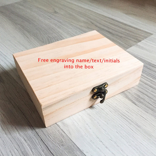 EXTRA SERVICE - Pinewood box with pesonalized name/text/initials engraving